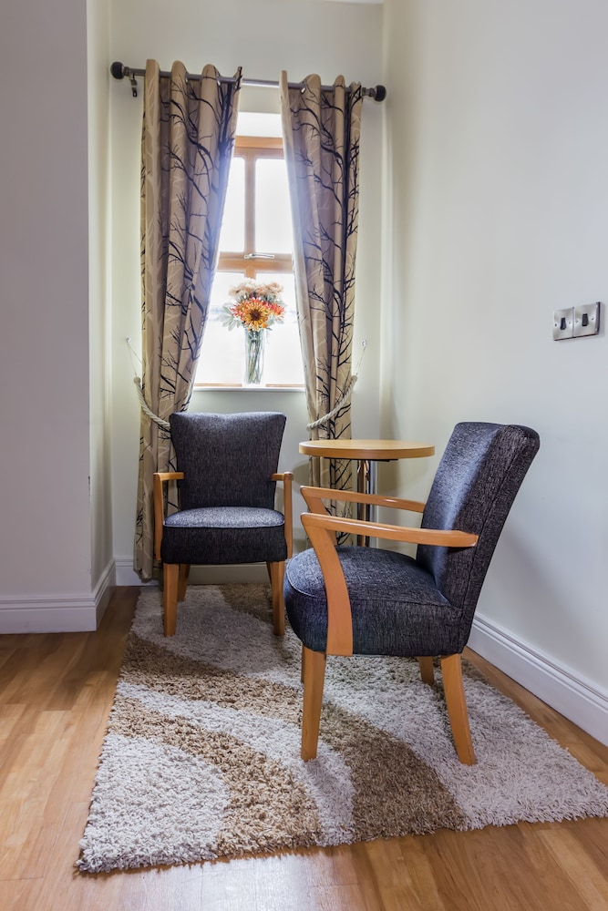 

Roma - Galway - The Coach House Hotel