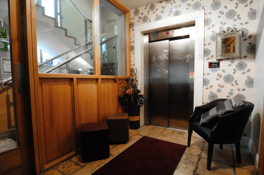 

Venezia - Galway - The Coach House Hotel