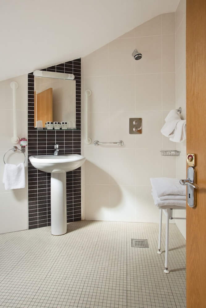

Roma - Galway - The Coach House Hotel