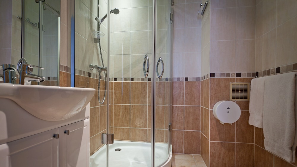 

Genova - Thiais - Hotel Le Clos d'Alésia
