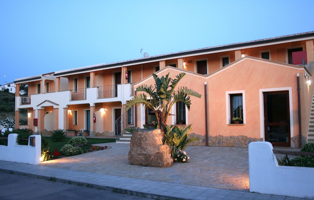 

Trieste - Carloforte - Hotel le Sabbie