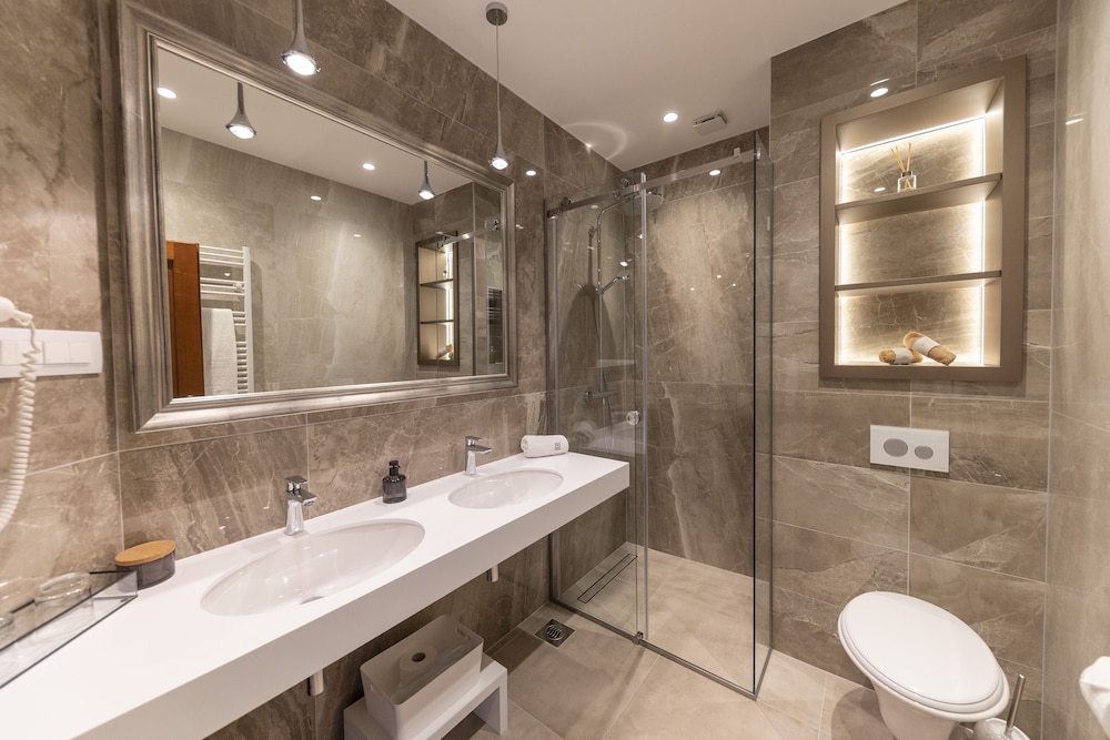 

Milano - Pirovac - Heritage Hotel Tisno