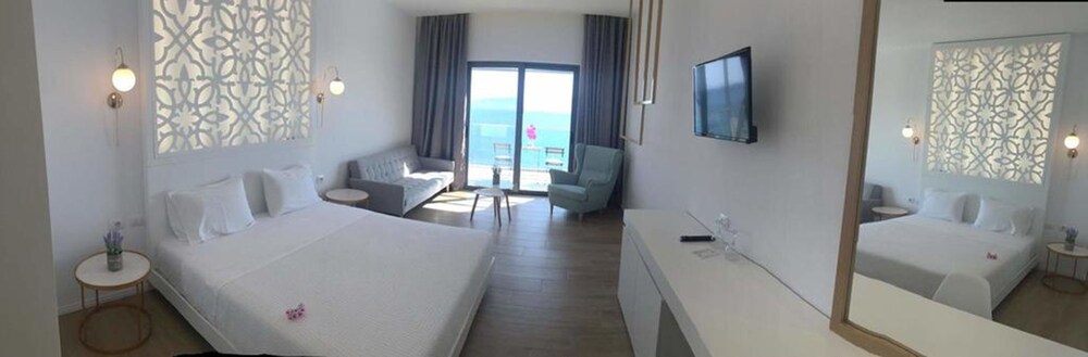 

Napoli - Sarandë - Epirus Hotel