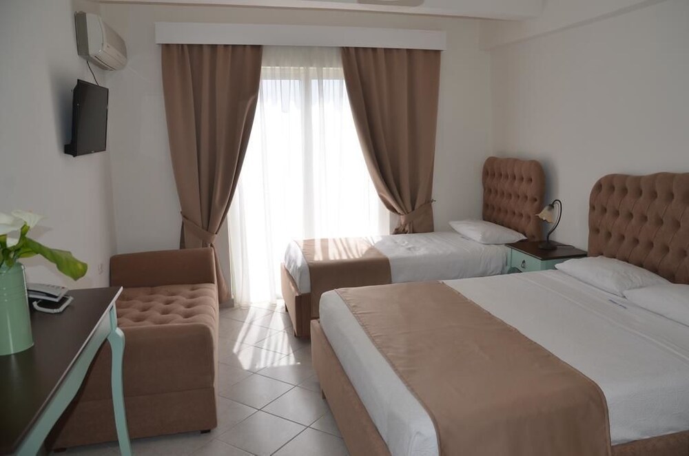 

Torino - Sarandë - Epirus Hotel