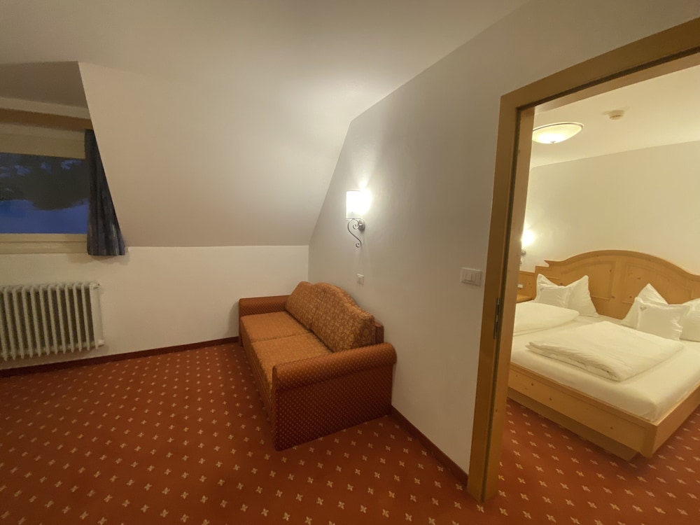 

Lamezia Terme - Val di Fassa, Montagna Italia - Hotel Castel Latemar