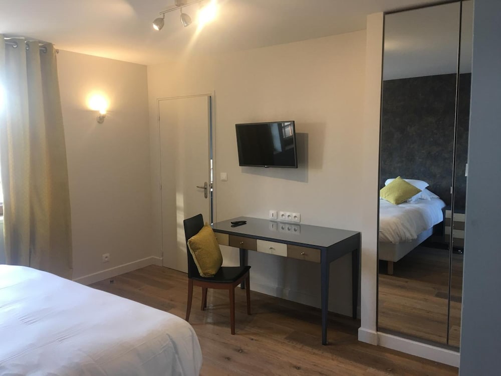 

Bologna - Évreux - Hotel de Normandie
