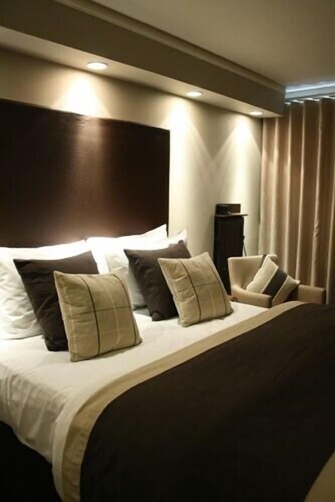 

Roma - Wishaw - Best Western Motherwell Centre Moorings Hotel