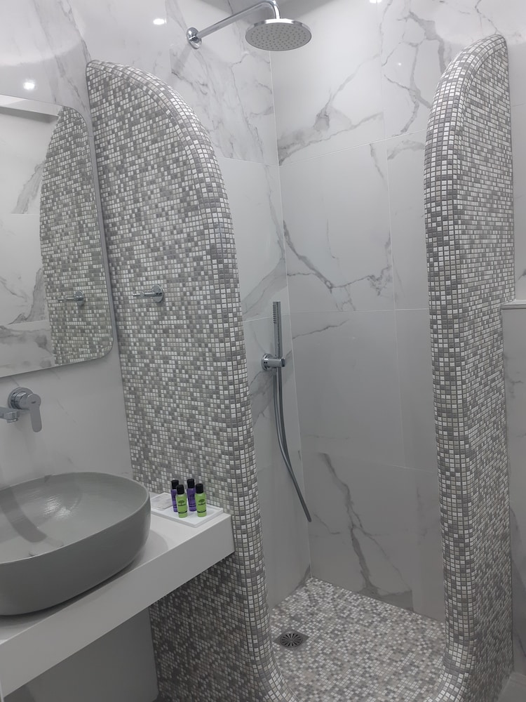 

Brindisi - Santorini, Isole Greche - Emmanouela Studios & Villas