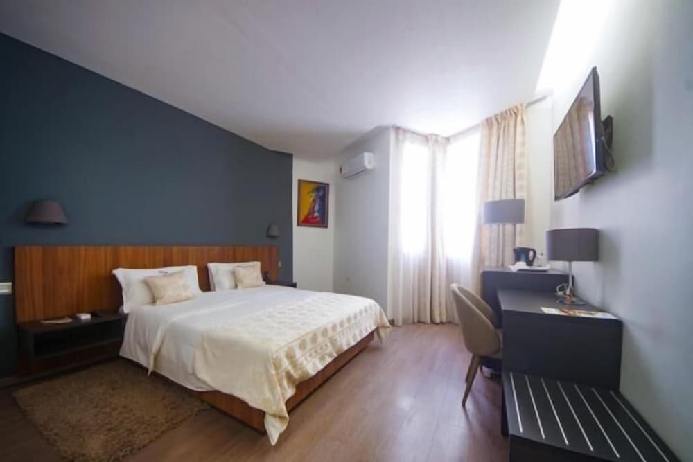 

Milano - Gorée - Hotel Nina