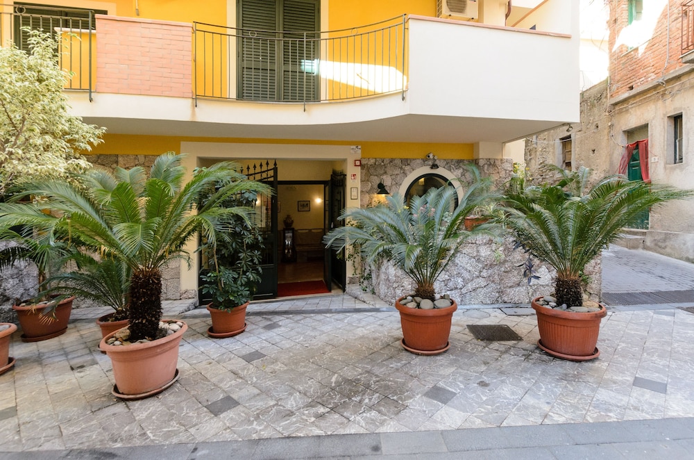 

Napoli - Taormina - Le Tartarughe Aparthotel