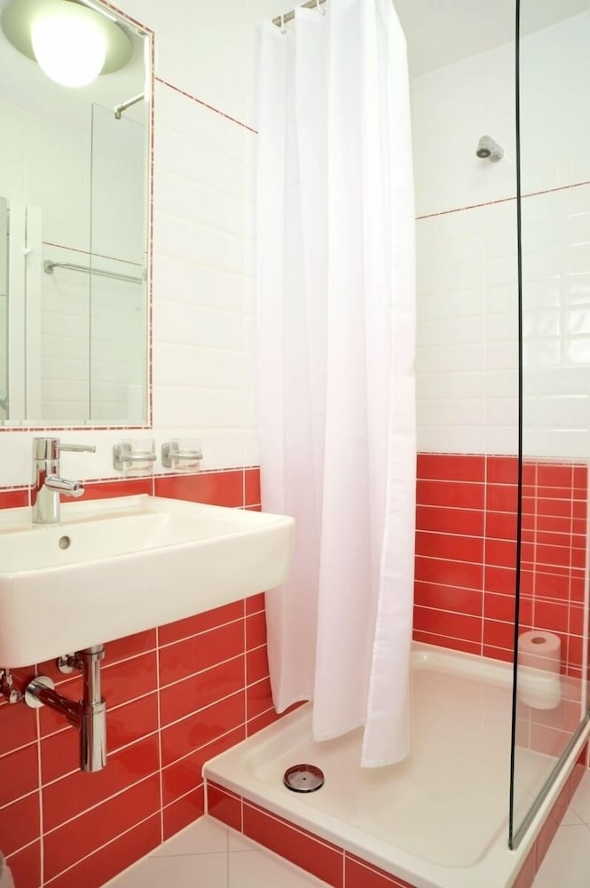 

Cagliari - Leverkusen - Stadthotel Langenfeld