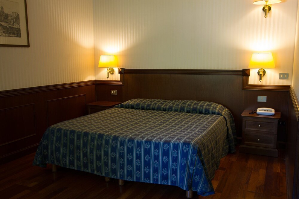 

Napoli - Pescasseroli - Hotel Corona & Spa