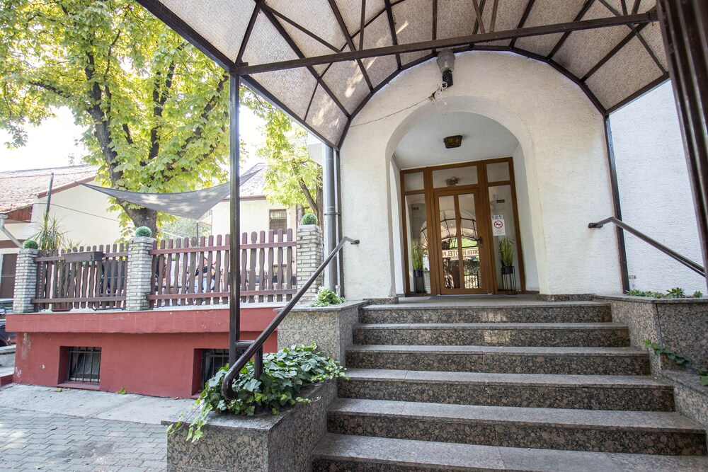 

Pisa - Budapest - Richter Pansion