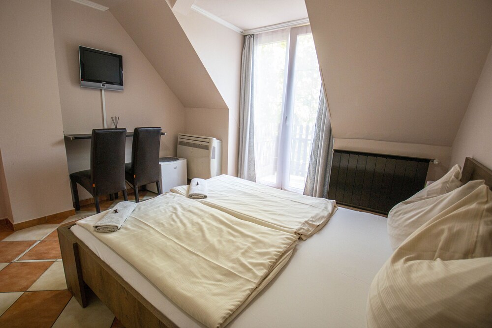 

Lamezia Terme - Budapest - Richter Pansion