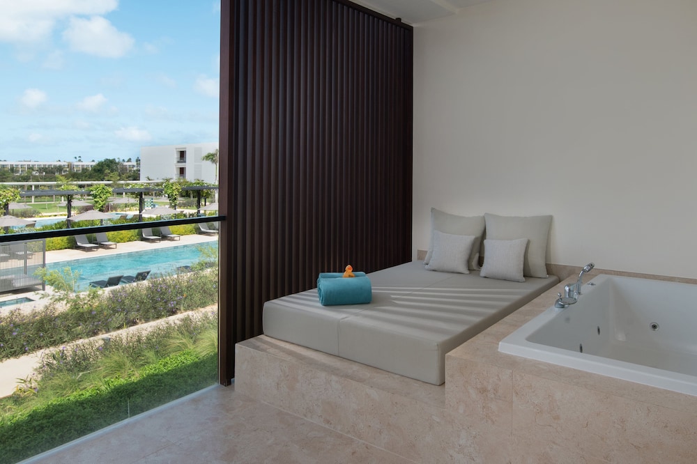 

Milano - Uvero Alto - Live Aqua Punta Cana - All Inclusive - Adults Only