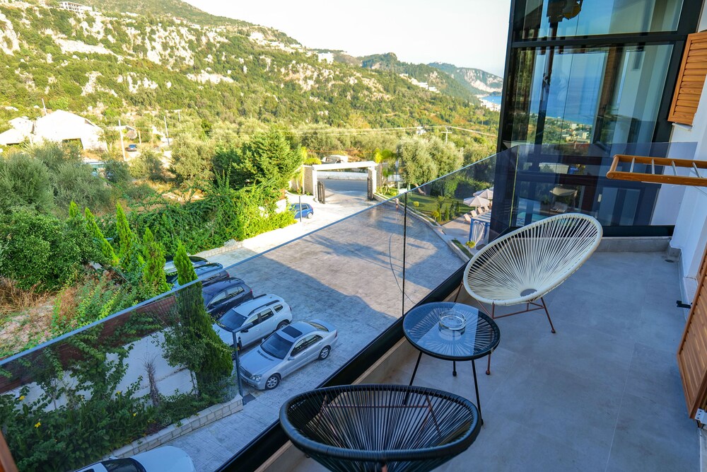 

Genova - Dhërmi - Blue Boutique Hotel