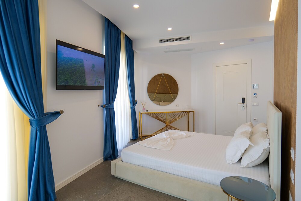 

Napoli - Dhërmi - Blue Boutique Hotel