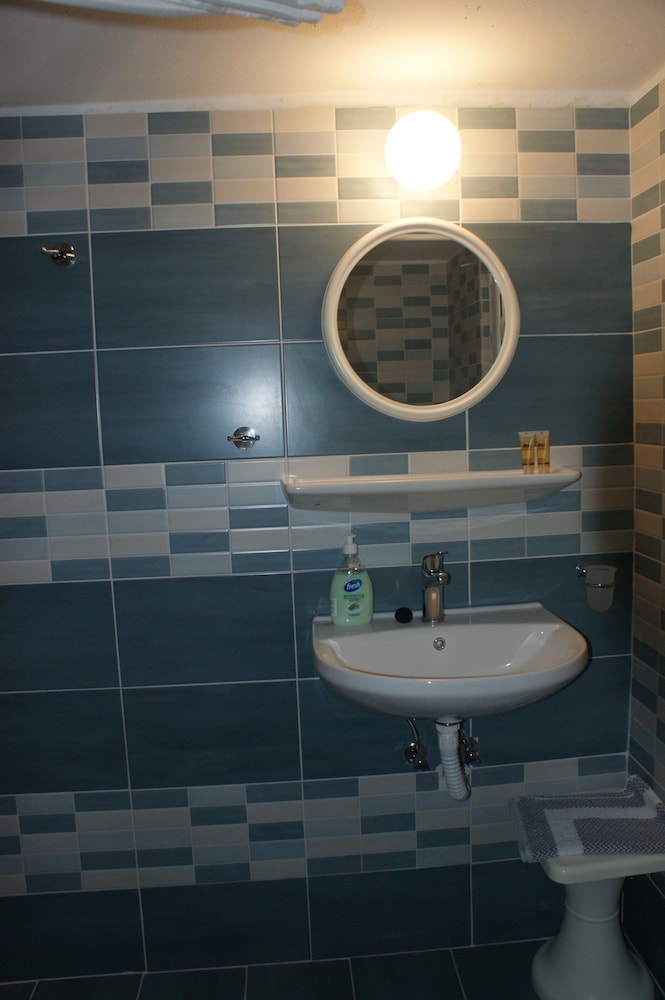 

Milano - Parikia - Hotel Eleftheria