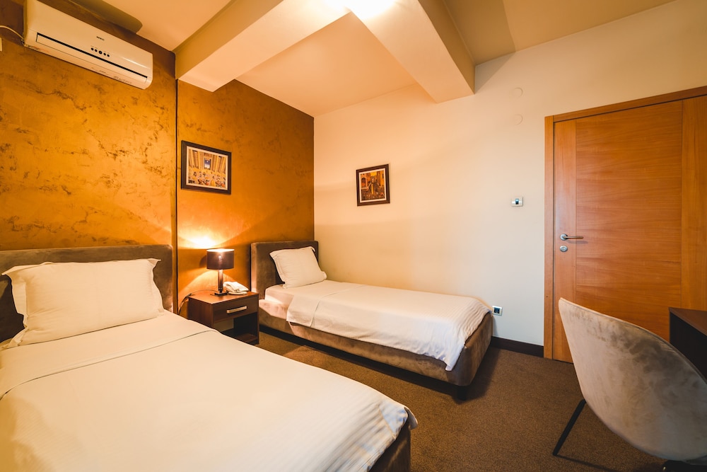 

Milano - Podgorica - Hotel Keto