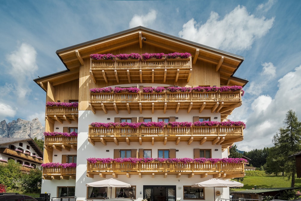 

Venezia - Cortina d'Ampezzo - Camina Suite and Spa