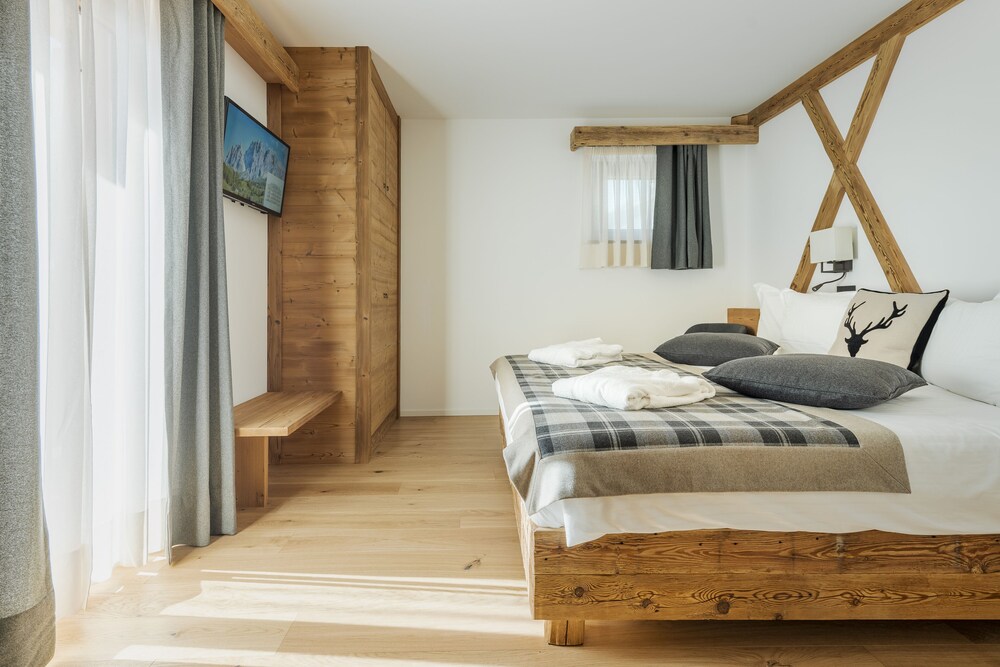 

Napoli - Cortina d'Ampezzo - Camina Suite and Spa