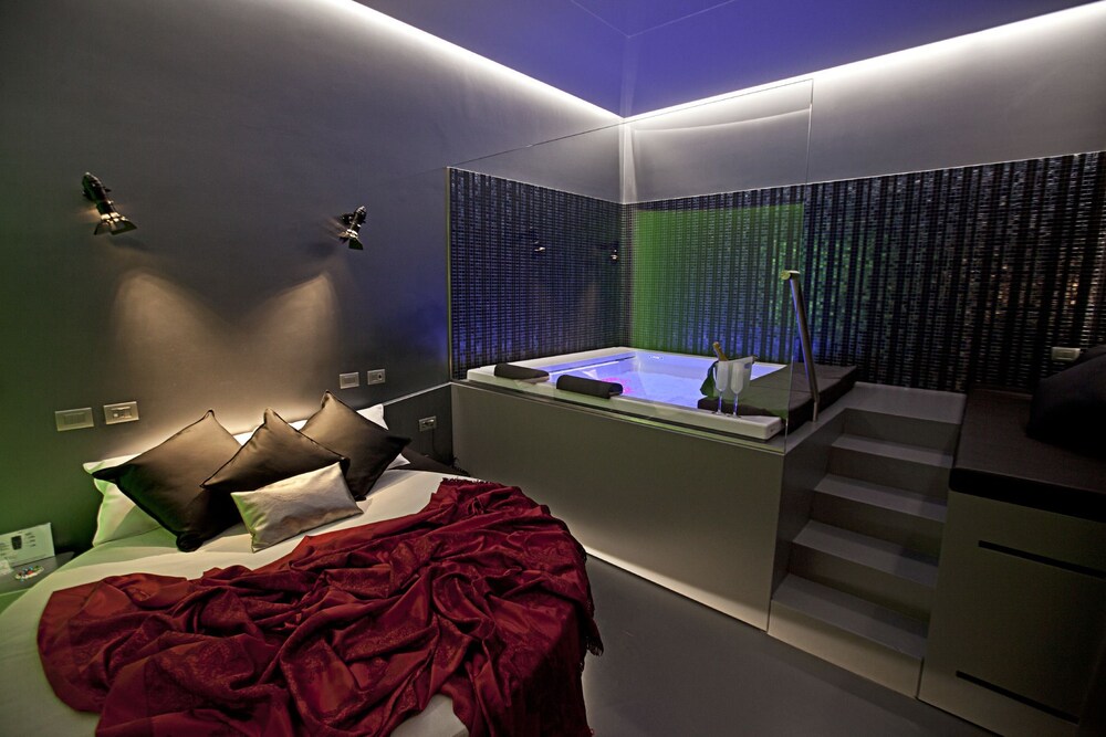 

Milano - Pozzuoli - Hotel Tiro a Volo