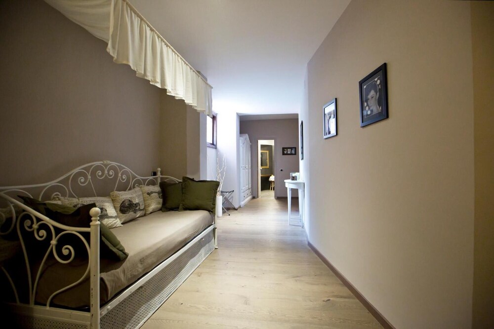 

Milano - Monte di Procida - Hotel Tiro a Volo