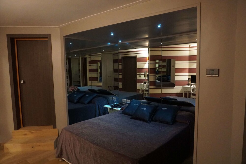

Milano - Pozzuoli - Hotel Tiro a Volo