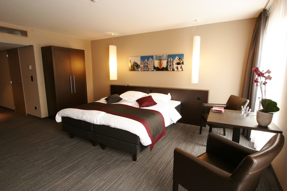 

Napoli - Mechelen - Hotel Vé