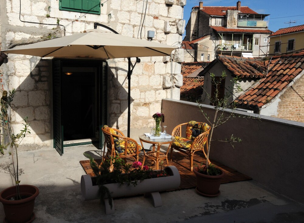 Rooms & Apartment Lasta