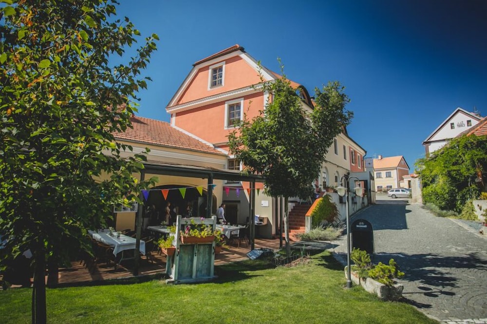 

Roma - Okoř - Hotel Dvur Hoffmeister