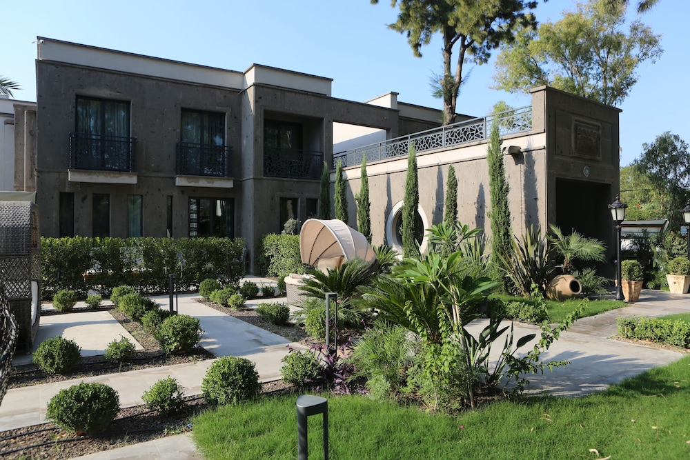 

Milano - Gundogan - Sandora Boutiuqe Hotel