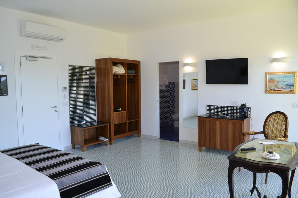 

Milano - Paestum - HOTEL MYRTUS