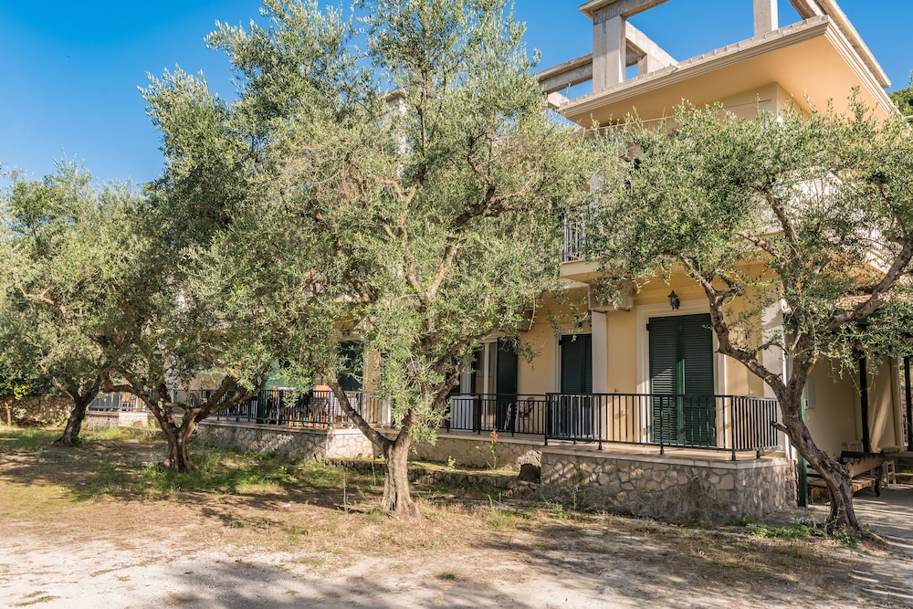 

Verona - Laganas - Allegro Studios & Apartments