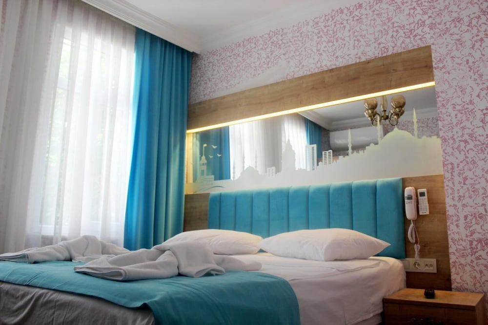 

Palermo - Istanbul - Hotel Megaron