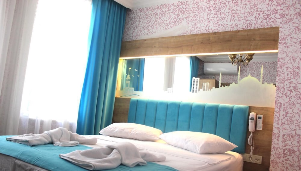 

Bari - Istanbul - Hotel Megaron