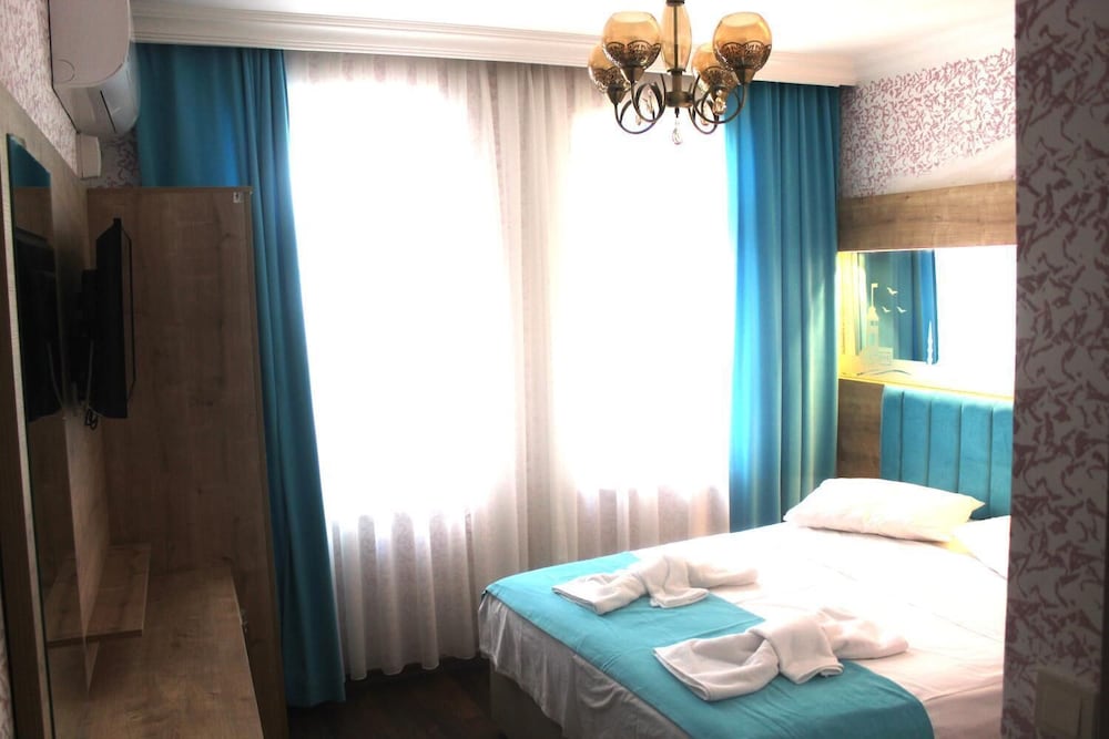 

Bari - Istanbul - Hotel Megaron