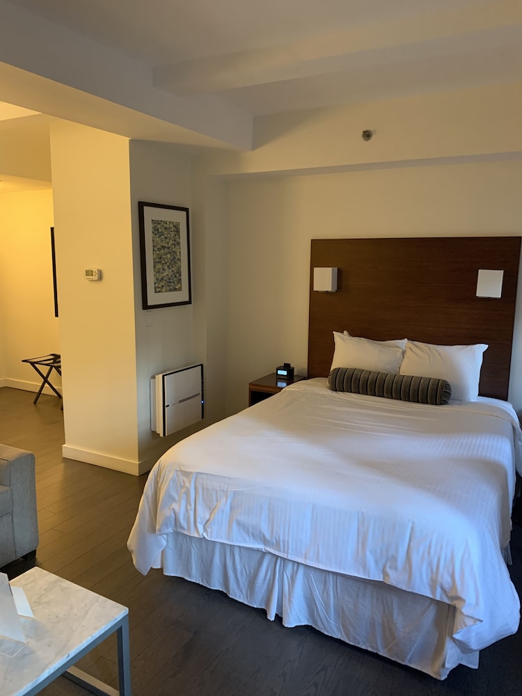 

Napoli - New York - Aeroporto La Guardia - The Beekman Tower, Trademark Collection by Wyndham