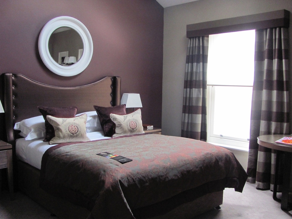 

Roma - Englefield Green - Macdonald Windsor