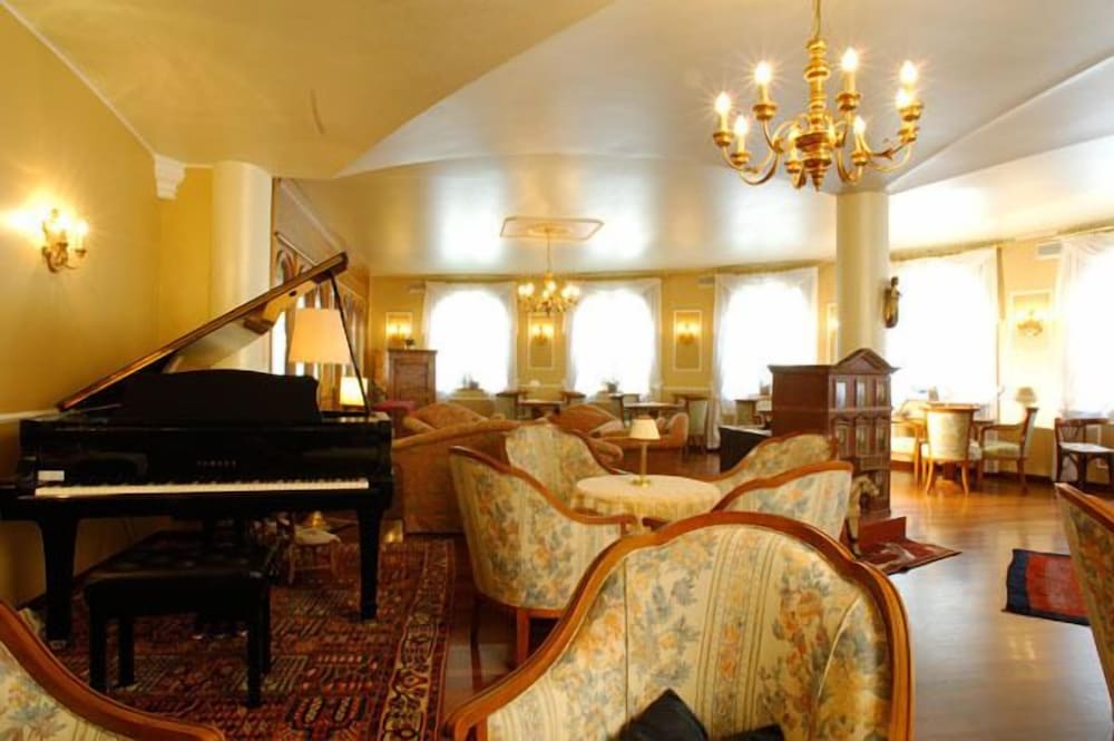 

Milano - San Martino di Castrozza - Storico Hotel Regina