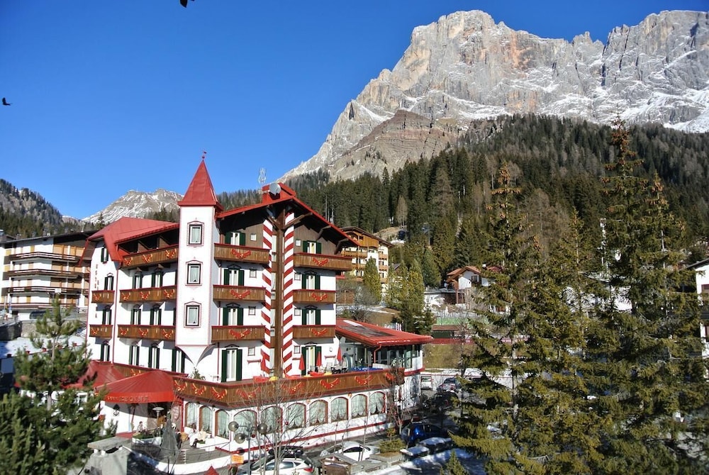 

Milano - Val di Fassa, Montagna Italia - Storico Hotel Regina
