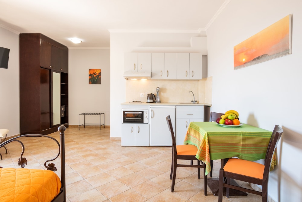 

Bologna - Arkassa - Dilina Studios