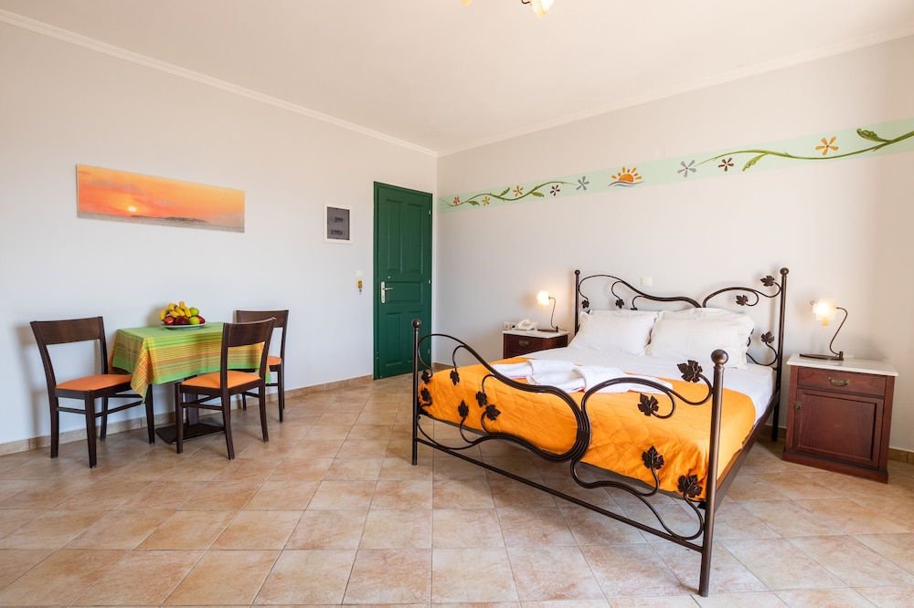

Milano - Karpathos - Dilina Studios