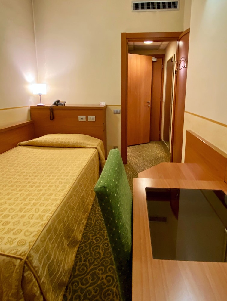 

Napoli - Rozzano - Hotel Kristall
