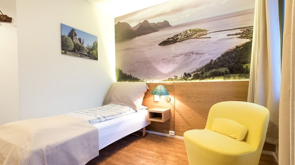 

Napoli - Finnsnes - Senja Hotell
