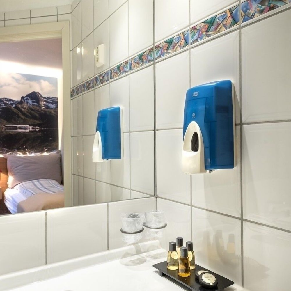 

Napoli - Finnsnes - Senja Hotell