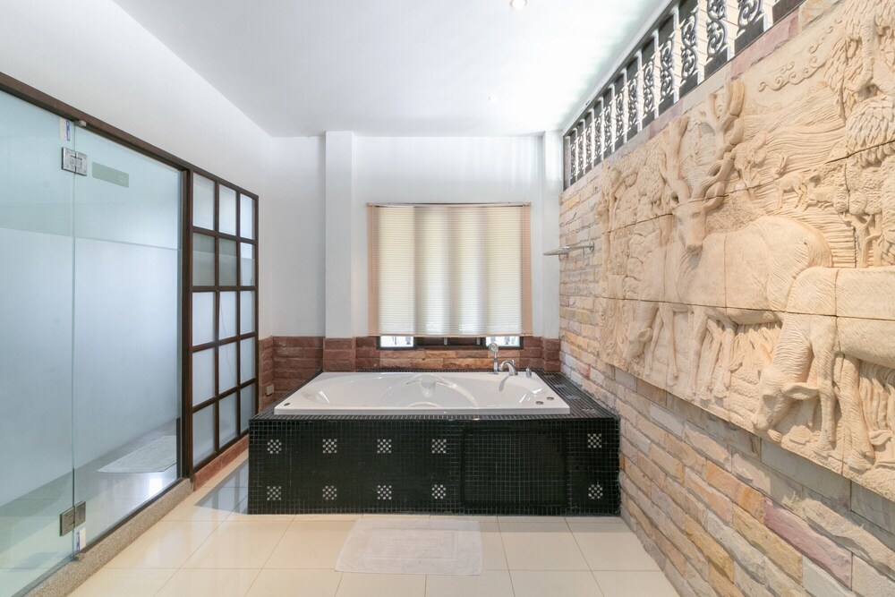 

Palermo - Phuket Town - Chaiyo Resort