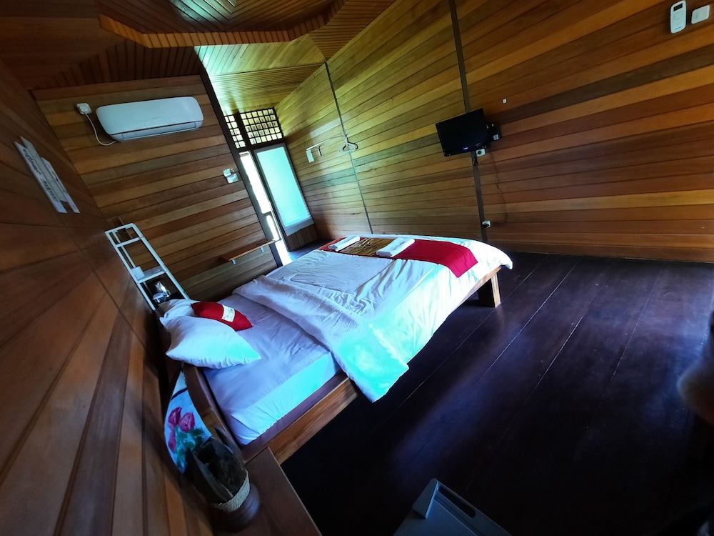 

Torino - Senggigi - Hotel Besar Bulan Baru - Senggigi