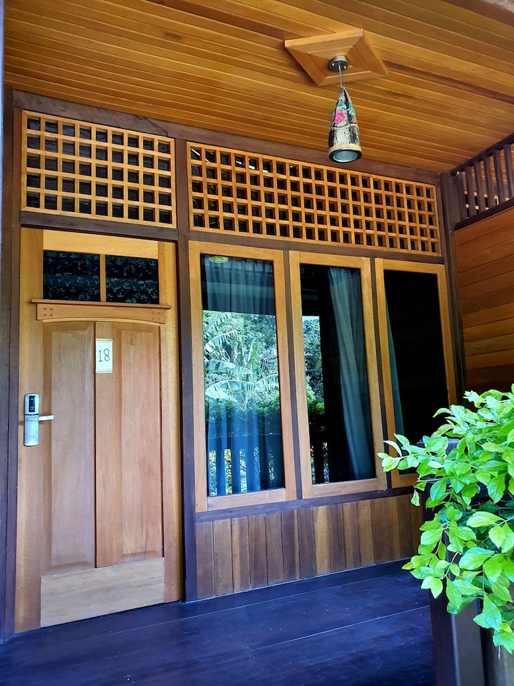 

Milano - Senggigi - Hotel Besar Bulan Baru - Senggigi