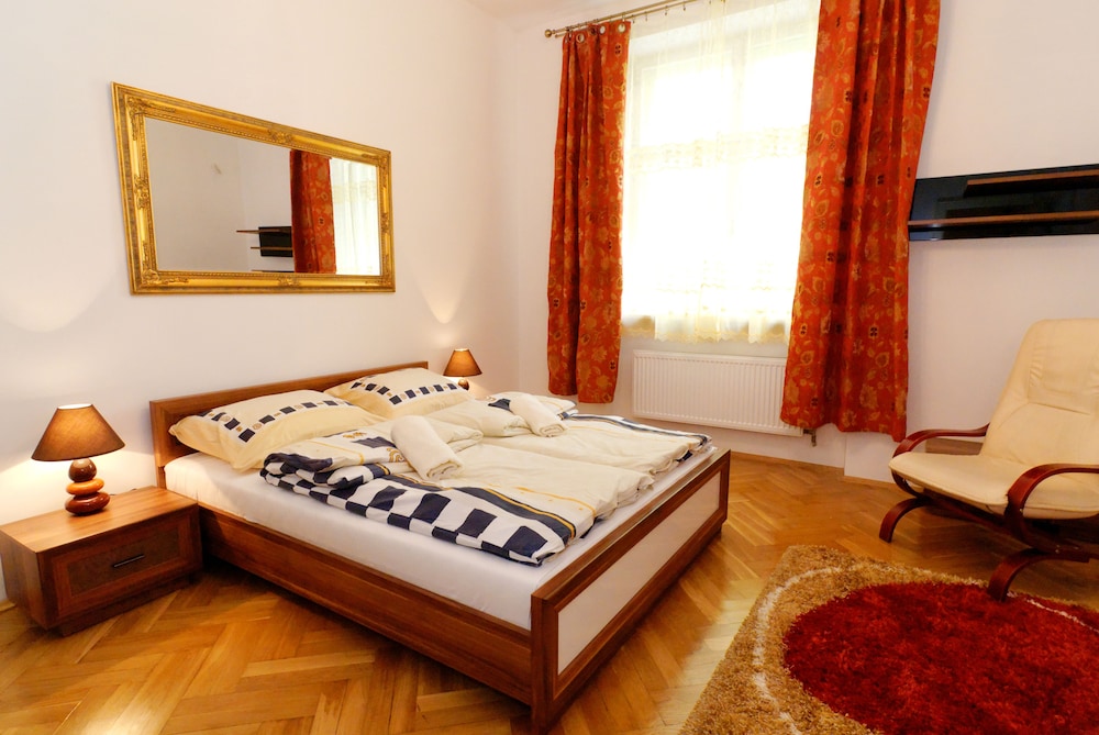 

Napoli - Cracovia - P&J Luxury Apartments